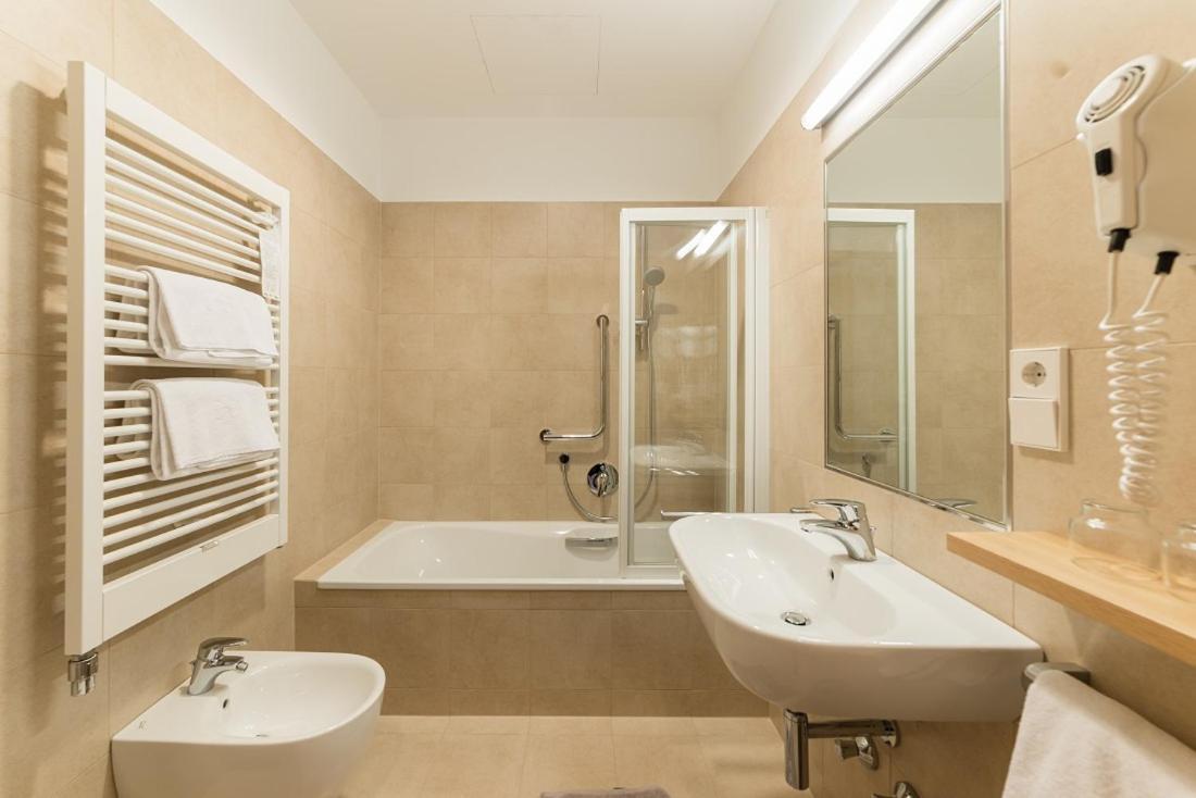 Hotel Stiegl Scala Больцано Номер фото