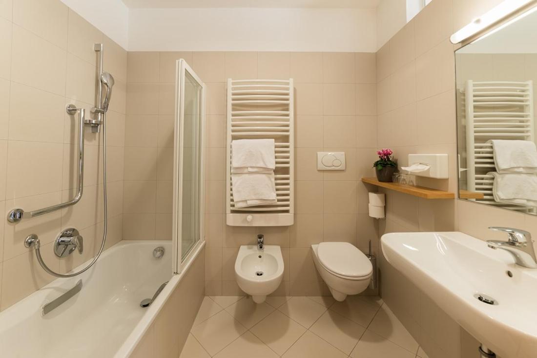 Hotel Stiegl Scala Больцано Номер фото